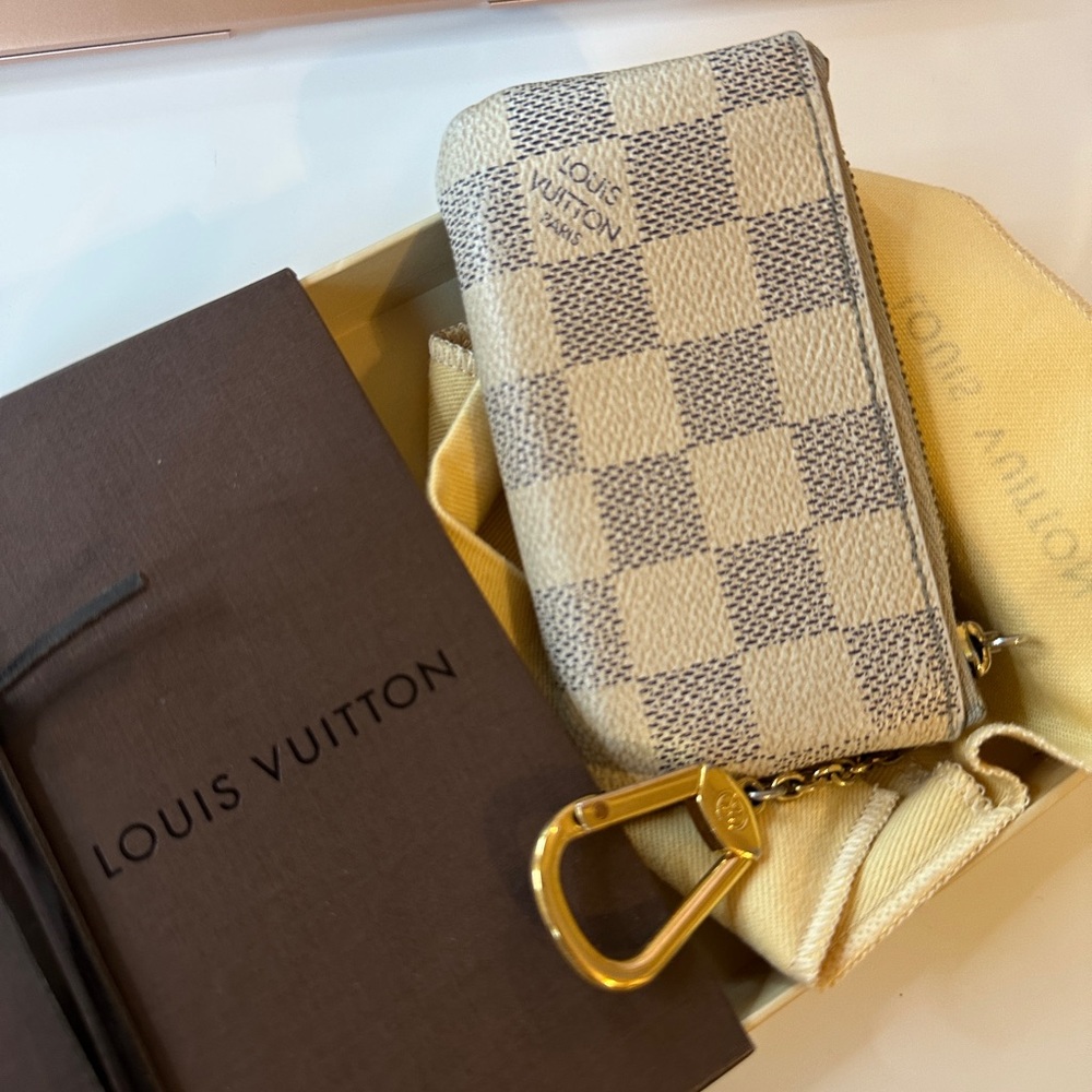 100% Authentic Louis Vuitton Key Pouch Damier